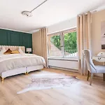 Waldhotel Und Restaurant Zeitreise * برامشه