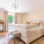 Waldhotel Und Restaurant Zeitreise Hotel *
