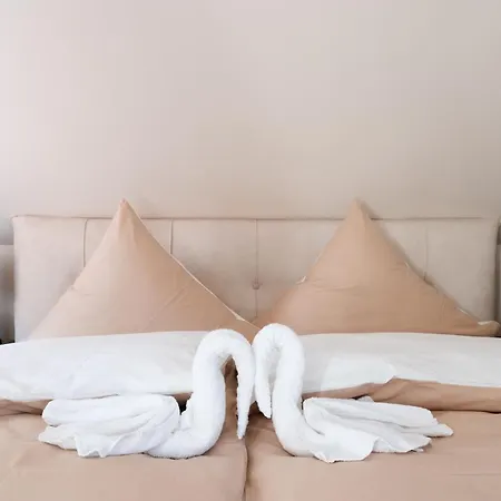 Waldhotel Und Restaurant Zeitreise * برامشه