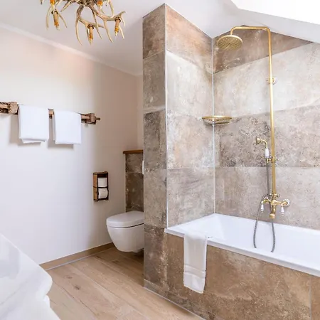 Waldhotel Und Restaurant Zeitreise ブラームシェ