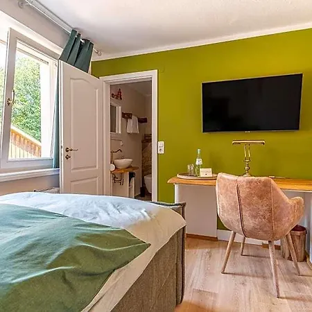 Waldhotel Und Restaurant Zeitreise Hotel *